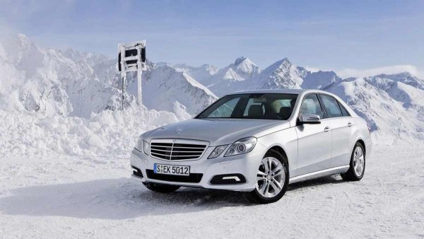 Години на производство: 2009-2016; среден пробег преди сериозен ремонт - 150 000 км

Електрическата система, която често създава проблеми при много конкуренти, е добре обмислена в E-класата: сериозни системни повреди с окабеляването, управляващите блокове или основното захранване почти никога не се срещат. 

Незначителните странности се ограничават до случайни повреди на задния SAM блок поради влага в багажника или затъмняващи светодиоди, но тези проблеми лесно се отстраняват.
