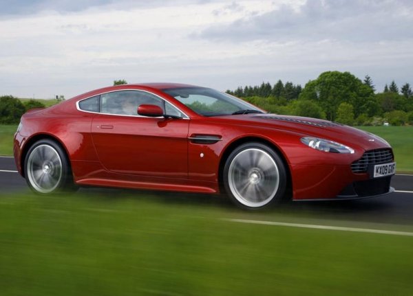 Aston Martin V12 Vantage 2010