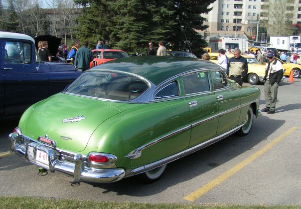 За времето си това е невероятно способна спортна кола, която доминира на пистата и едновременно с това може да се използва и в ежедневието, където развива максимална скорост от 180 км/ч