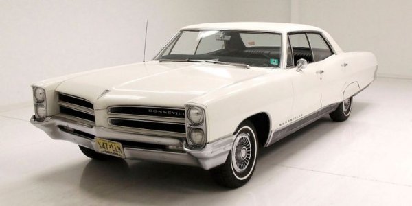 Повечето muscle-car "напомпани" модели с две врати и впечатляващ дизайн, чиято цел (освен да изглеждат заплашително) е и да бъдат много бързи. По това време отличителният белег на марката Pontiac е моделът GTO, докато Bonneville в много отношения е muscle-car с 4 врати.