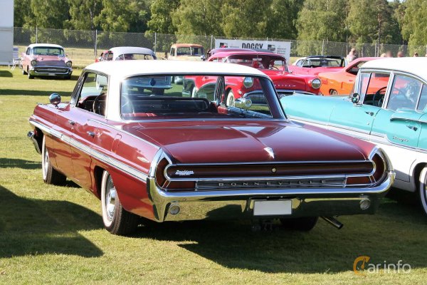 Като опция за автомобила се предлагат 7,0-литров и дори 7,5-литров V8, така че Bonneville отговаря на всички изисквания за бърз седан. Най-мощната версия развива над 400 конски сили, което също е доста впечатляващо постижение за този период.