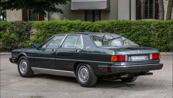 С поставения под капака 4,0-литров V8 с мощност 283 конски сили този автомобил вече се продава, като развива максимална скорост от 230 км/ч. За успеха му помагат също така изисканият стил и луксозен интериор.