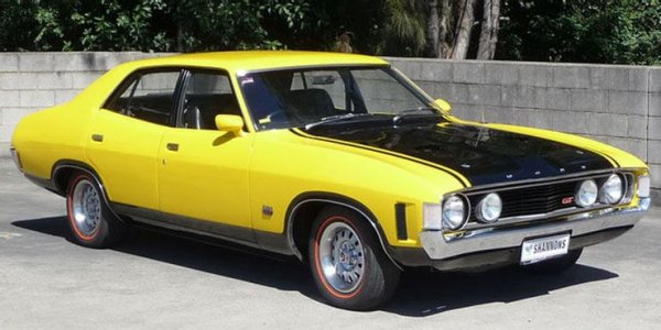 Първият Ford, който е проектиран и построен за австралийския пазар. Седанът Falcon XA постига успех веднага след появата си през 1972 година, като от него само за една година са произведени повече от 123 000 бройки.