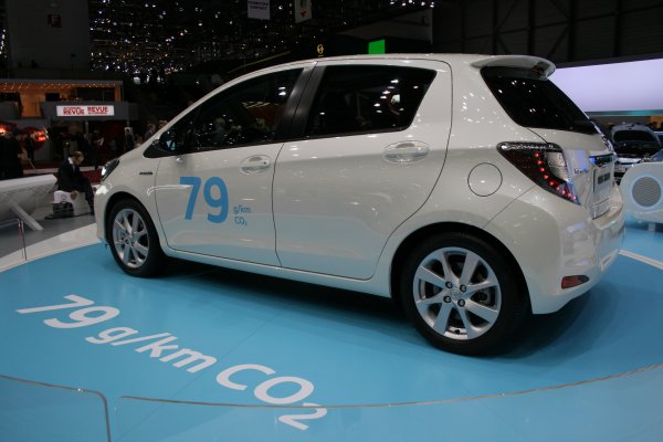 Женева 2012 / Toyota Yaris Hybrid