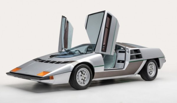 Мощността идва от средно монтиран 2.8-литров редови шестцилиндров Nissan L28E SOHC, който може да се намери в Nissan Fairlady Z, известен още като Datsun 280Z. Той стандартно развива 143 к.с., което е достатъчно за тежащия 2028 кг, но това не се харесва от екипа на Dome, който в крайна сметка изобретява друг прототип, наречен P2.

Подобреният прототип се отличава с по-мощен двигател и производителят планираше да монтира турбокомпресор на Toyota в бъдеща производствена версия. За съжаление Dome Zero така и не успя да влезе в производство поради хомологация и финансови проблеми. Въпреки това, Zero остава очарователен японски спортен автомобил със среден двигател, който заслужава да бъде запомнен.