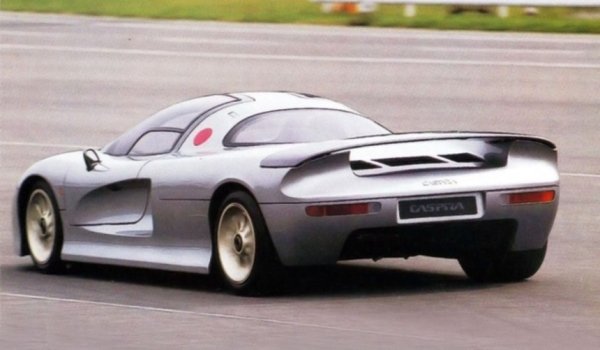 Съчетан с шестстепенна механична скоростна кутия и настроен на 450 к.с., състезателният двигател може лесно да изстреля суперколата до 62 мили в час (100 км/ч) от място за 4,7 секунди.

Очевидно това се оказва недостатъчно, така че прототипът е ревизиран, като се задвижва от 3,5-литров V10 Judd О1 с мощност 585 к.с. В крайна сметка обаче процесът от създаване на прототип до серийно производство отнема много повече време от очакваното и докато бъде завършен, японският балон на цените на активите се спука. Така в крайна сметка целият проект е отменен.
