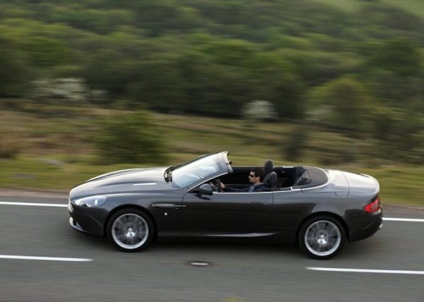 Aston Martin DB9 2011