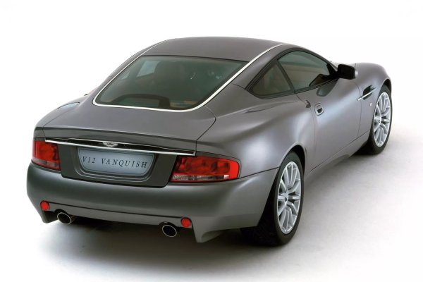 Подробностите за сътрудничеството все още са скрити под задължения за неразкриване, подписано от двете страни, но е очевидно, че става дума за създанане на почти цялото шаси. Поне така се твърди в някои медийни публикации от началото на века.

В тях се посочва, че именно експертите в Lotus са отговорни за шасито на Vanquish, което използва някои части от Jaguar S-Type. Така е създаден бърз и мощен автомобил със стегнато окачване, който не се смущава от неравности и предлага впечатляващо поведение на пътя.
