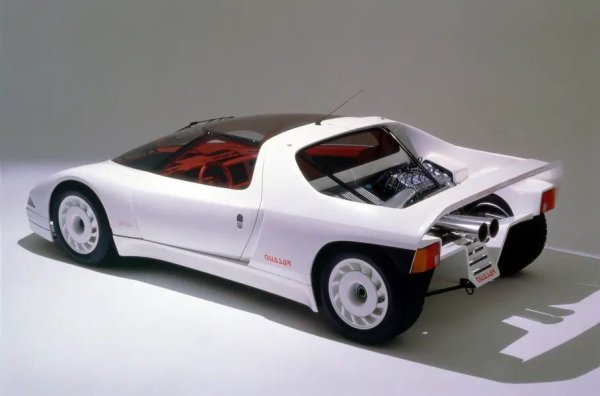 Същият Пол Брак работи върху екстериора на Quasar. Дизайнът е изгодно съчетан с луд пълнеж. Основата е шасито на рали чудовището Peugeot 205 T16 от Group B. Много успешен модел. 

Компанията изобщо не пести от мощността - 1,8-литровият четирицилиндров двигател с два турбокомпресора развива 600 к.с. Наличието на задвижване на всички колела намеква за ефективното реализиране на сцеплението и безумната динамика.
