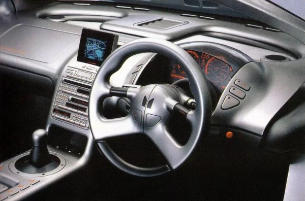 Компанията привлича към проекта британския дизайнер Джулиън Томпсън от Lotus и той помага за създаването на напълно оригинален, разпознаваем образ. 4200R не е обикновен седан, а автомобил извън рамките и конвенциите с компактни задни врати, които се отварят срещу посоката на движение. 

Освен това е оборудван с напречно разположен 32-клапанов 4,2-литров V8 двигател с висока степен на форсиране (350 к.с.), задвижване на всички колела и активно окачване, разработени съвместно с Lotus.
