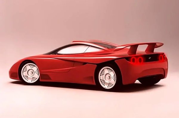 Комендаторе напуска грешния свят през 1988 г. и така и не успява да види колата, но със сигурност щеше да я оцени! Може би дори щеше да обмисли лимитирано производство. Единственото нещо е, че двигателят щеше да се наложи да бъде сменен - концепцията се задвижва от трилитров V10.
