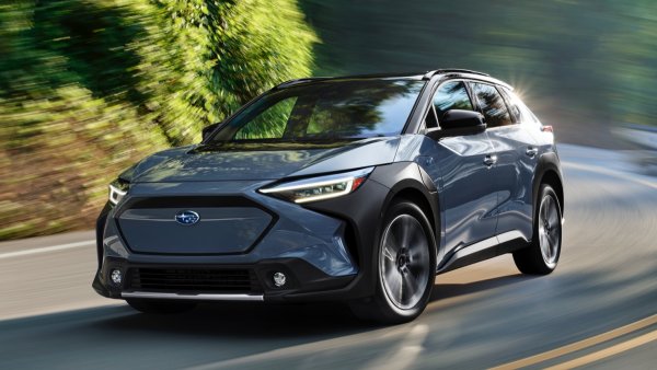 В София ще дебютира и първото Subaru на ток, носещо името Solterra. Литиево-йонната акумулаторна батерия с капацитет от 71,4 кВт/ч може да осигури автономен пробег от над 500 км. На станция за бързо зареждане с мощност 150 кВт, 80% от заряда може да бъде възстановен за около 30 минути.
На същата платформа и със същото задвижване е и новата Toyota bZ4X, първият чисто електрически модел на японците. 