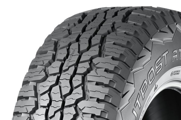 Те повишават сцеплението върху особено хлъзгави повърхности, като утъпкан сняг или лед. Любопитно е, че ламелите в центъра на гумата са затворени по краищата, за да не влияят на стабилността, докато тези в краищта са полуотворени, за по-добро сцепление на мокри повърхности. 
