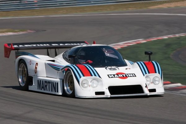 Машина, разработена за състезателната Група С през 80-те години, но далеч не толкова успешна като колегите си в Група Б. Lancia LC2 ползва V8 двигателя от Ferrari 308, но с туин турбо, което я прави по-мощна дори от могъщото Porsche 962. Но твърде високият разход на гориво и честите проблеми с надеждността й пречат да постигне по-сериозни успехи. 
