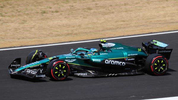 Приходи: 353 милиона долара; Оперативна печалба: -18 милиона долара

Aston Martin заема разочароващо седмо място в класирането на конструкторите през този сезон, но отборът гледа към бъдещето с Адриан Нюи като управляващ технически партньор и продължаващите инвестиции от председателя Лоурънс Строл, който е натрупал състояние от около 3,8 милиарда долара, отчасти като е организирал IPO-то на Michael Kors през 2011, а сега притежава значителна част от луксозния производител на автомобили Aston Martin. 

Формула 1 отборът със същото име също се радва на бърз растеж благодарение на партньорствата си, включително нова сделка тази година с марката за козметика Elemis, която помага за създаването на нова категория спонсори, тъй като спортът се стреми да привлече повече женски фенове.
