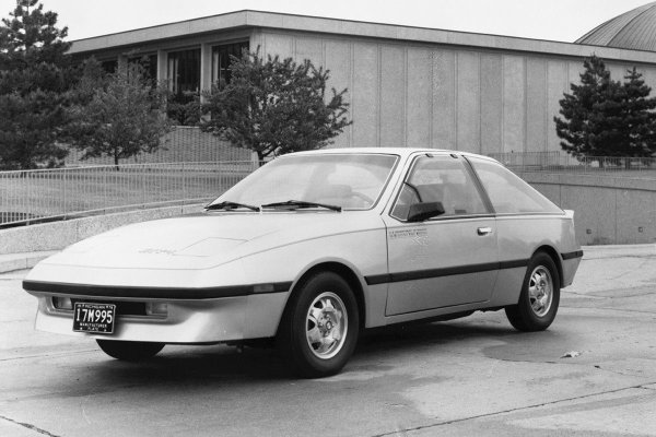 Ако мислите, че идеята за масова електрификация на транспорта е тенденция само от последните 10-15 години, грешите - Chrysler експериментира с електрически задвижвания още през 1970-те години на миналия век.

За разлика от сегашната ситуация, през 1979 общественият интерес към електрическите превозни средства е минимален, така че ETV-1 остава във фаза на тестване и разработка. Въпреки че външно колата изглеждаше точно както дизайнерите от края на XX век си представяха &bdquo;автомобила на бъдещето&ldquo;.
