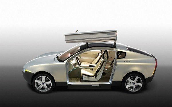 Volvo позиционира YCC (Your Concept Car) като автомобил, проектиран от &bdquo;жени за съвременни хора&ldquo; - формулировка, която може да изглежда архаична две десетилетия по-късно, но самата идея е доста прогресивна. Изцяло женският дизайнерски екип е поставил за цел максимална използваемост: отлична видимост, практичен интериор и широка гама от възможности за персонализиране.

В едно от простите, но гениални инженерни решения дизайнерите излязоха с идеята да преместят гърлото на резервоара за шайба навън, отстрани на тялото, така че да не се налага да отварят капака всеки път. Трябва да признаем: дори сега тази кола изглежда стилна и свежа.
