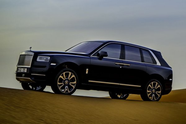 Луксозният кросоувър на Rolls-Royce все още изостава малко спрямо 2020 година (с 25 бройки, за да бъдем точни). Но пък и при стартова цена от 545 000 лева, този модел не е замислен да бъде масов. 
