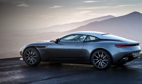 Доста сериозен спад при класическия модел на Aston, който стартира от 340 000 лева. Според експерти обаче 75-те бройки спад спрямо миналата година се дължат на вътрешен конкурент от гамата на компанията. 
