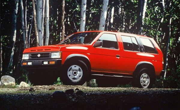 Най-търсена днес е версията с две врати от 1990. Цените на Pathfinder са ниски - започва от 2000 долара, но е сложно да се намери кола в добро състояние. 
