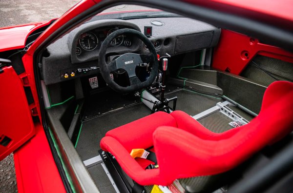 Суперавтомобилът също така получи олекотена каросерия и предпазна клетка. Специалният автомобил участва в различни състезания, където редовно печели награди. През последните години стоеше неподвижно в частна колекция, а наскоро беше подложен на подготовка за продажба.
