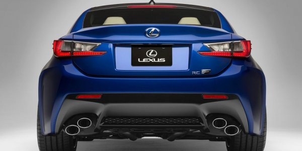 Схемата с двата чифта каскадно разположени тръби всъщност дебютира още в IS F, но при него те имаха само декоративна функция. При RC F са си напълно работещи. 
