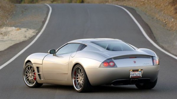 Другите характеристики на автомобила включват каросерия от изцяло въглеродни влакна, кожен интериор, както и елементи от скъпо дърво и въглеродни нишки. Anteros се произвежда в базираната в Калифорния фабрика на компанията от 2006 до 2009 година, като цената му е 149 500 долара.