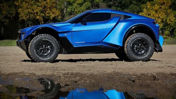 Двигателят на X-Road доставя до 700 к.с, като колата тежи едва 1290 кг. Тя се счита за първата легална улична суперкола, като в момента се събират поръчки за производството на ограничена серия от 30 автомобила.