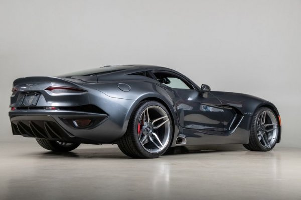 Спортният автомобил се задвижва от 8,4-литров V10 двигател от петото поколение Dodge Viper, който стандартно е свързан 6-степенна механична скоростна кутия, докато 6-степенната автоматична трансмисия се предлага като опция. От VLF Force 1 ще бъдат произведени 50 бройки, като всяка от тях струва минимум 286 500 долара.