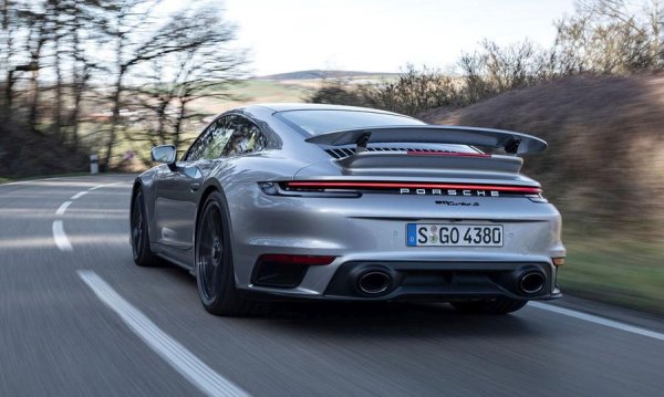 1112 регистрации за 911, макар да се усеща, че електрическият Taycan е изял малко от продажбите на бензиновия си братовчед. Второто място тук е за Audi TT (1001), третото - за BMW Z4 (952).
