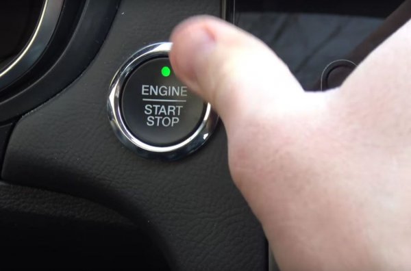 Най-добре е да го правите всяка седмица. Това е благоприятно за омасляването и за охладителната система, но най-вече ще предпази акумулатора ви. В идеалния случай направете 15-минутно кръгче из района, но ако нямате възможност, поне оставете двигателя да поработи за същия период на място. Навремето можеше просто да разкачите акумулатора и да го приберете на сухо и топло място. Но за компютрите в съвременните автомобили е противопоказно да ги оставяте за дълго без енергия. 
