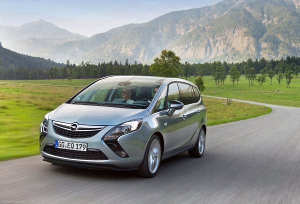 Голяма част от автомобилите са оборудвани с атмосферни Z16XER 1.6 (115 к.с.) и Z18XER 1.8 (140 к.с.). Тези мотори са с чугунен блок, разпределено впръскване, задвижване с ремък, без хидравлични компенсатори. Основните слабости са отвън: термостатът и топлообменникът „вода-масло“. 

След 150 000-180 000 км разходът на масло се увеличава, което се решава с проблеми - подмяна на пръстени, капачки, уплътнения и почистване на всичко, което може да се почисти. 

Атмосферният Z22YH 2.2 (150 к.с.) е с алуминиев блок с чугунени втулки, директно впръскване и с две вериги на газово-разпределителния механизъм (ангретажни вериги). Износването на хидравличните повдигачи е най-сериозни проблем на този двигател, следван от  капризите на горивната система. Ресурсът на мотора е 250 000–300 000км.
