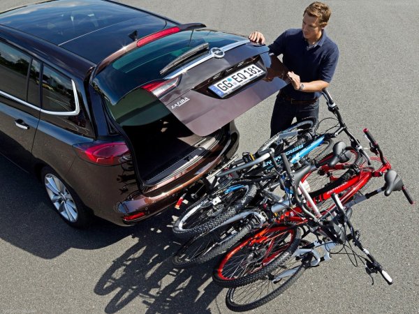 Сред другите проблеми на втората Zafira трябва да се отбележи, че ключалките на вратите се развалят, окабеляването в гофрирането се разкъсва, кислородните сензори на преобразувателя често дават грешки.

Сред недостатъците може да бъдат посочени също така не особено добрата видимост от шофьорското място, както и ергономията на седалки, но последното не е кой знае какъв проблем.
