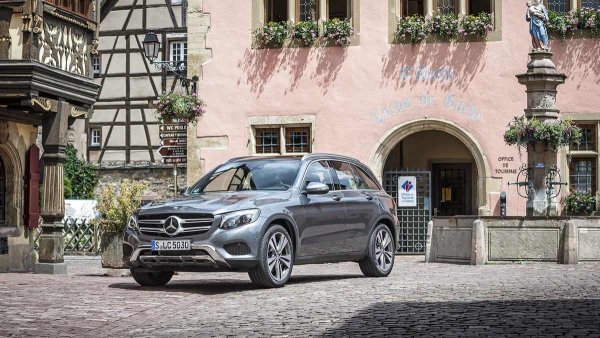 Години на производство: 2015-2022

Среден пробег до сериозен ремонт: 180 000 км

Електрическото сервоуправление на GLC е настроено с мисъл за комфорт. Въпреки това, кросоувърът се управлява много добре, стабилността по правите и в завои е отлична, а накланянето е малко. Към надеждността също няма много въпроси.
