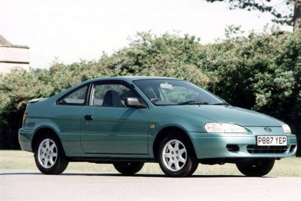 Покрай глобалната икономическа криза в началото на 90-те се зароди модата да се правят достъпни спортни купета, базирани върху масови модели. Paseo е добър пример, стъпила върху платформата на баналната Toyota Tercel. За съжаление ефектният й дизайн не бе подкрепен от задвижването, даващо едва стотина коня, и в крайна сметка японците се отказаха от проекта в средата на второто поколение.