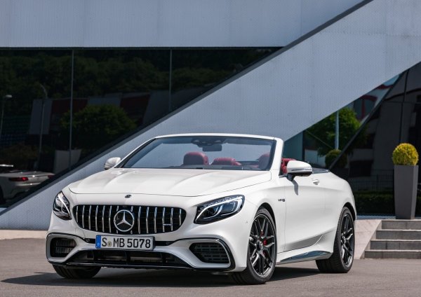 Цената на този автомобил е 255 600 лв., като той е оборудван с 4,0-литров V8 с мощност 469 к.с. и скоростна кутия 9G-Tronic. Ако клиентът реши да избере версията на AMG - S 65, която разполага с 6,0-литров W12, цената скача почти двойно - 495 861 лв.