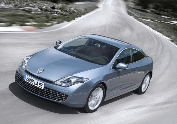 Смелостта не винаги се възнаграждава. Renault може да ви каже доста неща по темата. Модели като Avantime или Laguna Coup&eacute; бяха страхотни на вид, но не се купуваха. И ако при Avantime мненията за външния вид се поляризираха, то с Laguna Coup&eacute; преди 13 години французите създадоха истинска класика. А това се дължи на гладките повърхности, които осигуряват елеганти форми.