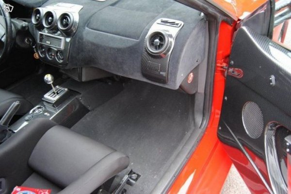 Ford Cougar превърнат във Ferrari 430 Scuderia 