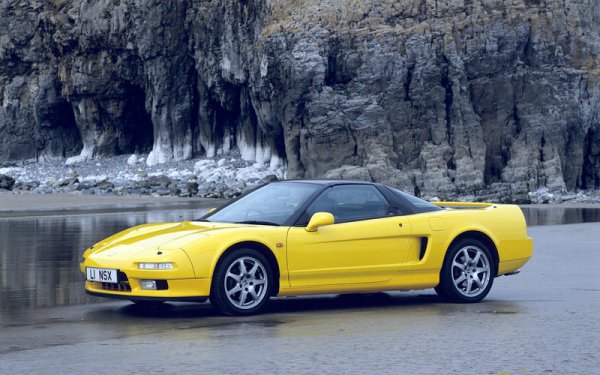 Honda има големи традиции при иновациите, като това беше първият производител, който построи автомобил с алуминиев монокок - NSX от 1990 година (в САЩ той се продаваше като Acura NSX). През 1982 година Honda Accord стана първият автомобил в света, който се предлага с навигационна система. А през 1988 година се появи Prelude, при който за първи път се появява механично управление на четирите колела.