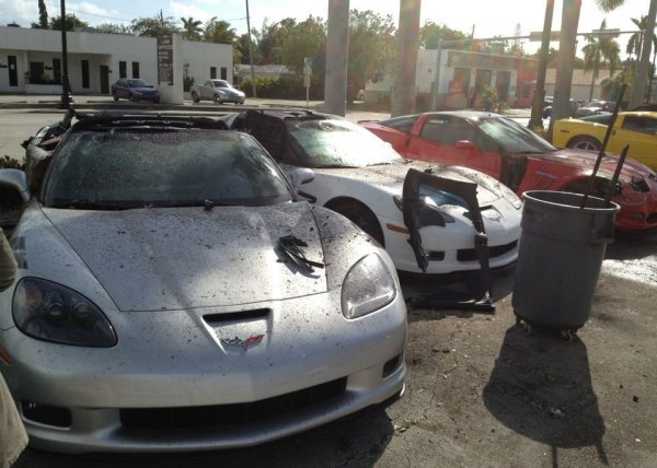 Пиян американец потроши няколко Chevrolet Corvette