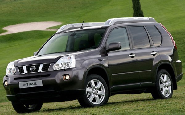 В списъка на най-надценените автомобили моделът на японския автомобилен производител заема първо място. На вторичния пазар цената на кросоувъра, пуснат преди 5-6 години като нов, е прекалено висока и не отговаря на надеждността му. 

Основният конкурент на X-Trail е друг японски автомобил Mitsubishi Outlander, който има подобна основа на каросерията, оборудване, двигатели и други характеристики, но струва значително по-малко. Освен това скъпият X-Trail има редица проблеми, засягащи надеждността на двигателите, скоростната кутия и окачването. По-евтиният аналог няма почти никакви проблеми с тези компоненти.
