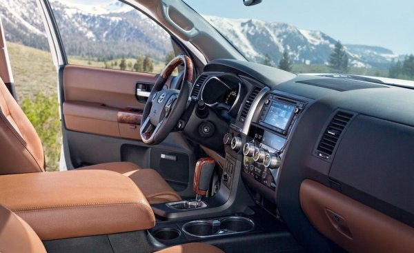 Създадена изцяло за Съединените щати, Sequoia е всъщност малко по-цивилизована версия на пикапа Tundra. Понястоящем това е и най-големият пътнически автомобил, произвеждан от Toyota. Тежи почти три тона, което означава, че и динамичните качества са по-скоро посредствени въпреки мощните двигатели. Но пък предлага достатъчно пространство за осем пасажери.
