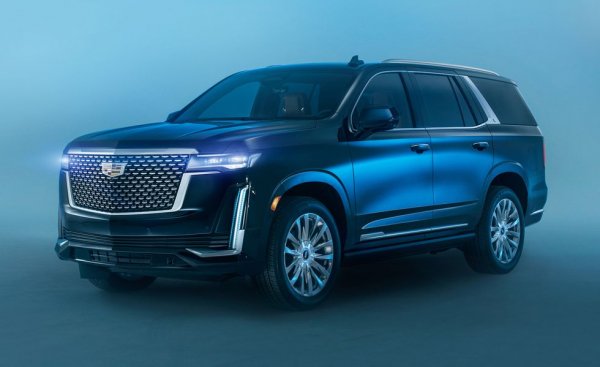 Това е американски модел, който се предлага официално само на шепа европейски пазари, и България не е сред тях. Независимо от това честичко можете да го мернете по улиците - самите размери и комфорт го правят привлекателен за някои хора, а и няма как любимата кола на американските рапъри да не предизвика известен сантимент и тук. Димитър Бербатов е сред феновете на Escalade. 
