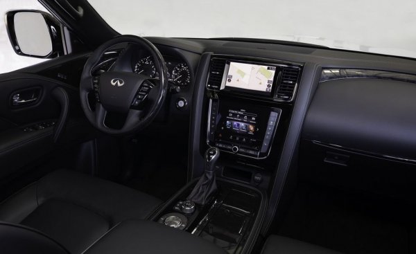 В Европа тази кола не изглежда особено съблазнително, защото харчи много, не я бива много по завоите, а и мултимедията й е доста изостанала. Да не говорим, че за доста по-малко пари можете да си вземете на практика същата кола, наречена Nissan Armada. Въпреки това и QX80 се среща по българските пътища, особено сред руската диаспора по Созопол и Свети Влас.
