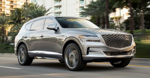Единственият SUV, предлаган от Genesis - GV80, най-накрая излиза на пазара. Той е научил всички уроци от първите три модела на марката и получава перфектни оценка 10/10, с които побеждава германските си конкуренти Porsche Cayenne, BMW X5, Audi RS Q8 и BMW X6 като цяло и качество.