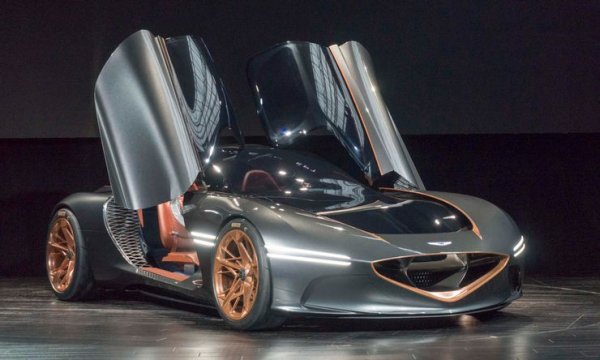 В случая става за концепция, която корейският производител вероятно ще представи като сериен автомобил през следващите няколко години. Абсолютно дивата и красиво оформена Essentia беше показана на автосалона в Ню Йорк през 2018 година, като това е електрическо превозно средство, което, според представители на производителя, представлява "върховен израз на атлетична елегантност&ldquo;.