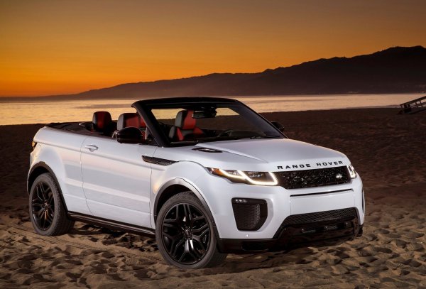 Кабрио-версиите на SUV-модели не са нищо необичайно за Land Rover или Range Rover. Първата серия на Land Rover се предлагаше без покрив, а Freelander също можеше да се поръча със сваляща се задна част. Така че защо да не се направи подобно версия на добре представящия се Evoque с три врати.

Моментът за това настъпи през 2016 година, когато се появи кабриолетът, който струваше минимум 50 000 евро. Две години по-късно излезе второто поколение на Evoque, при което тази версия изчезна, тъй като разходите по производство бяха доста високи. Освен това, в Land Rover имаха и доста други проблеми за решаване.