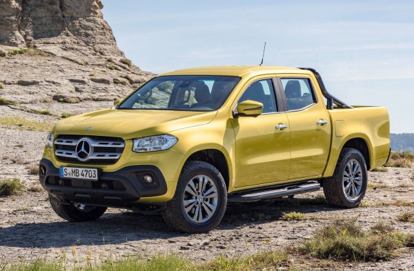 На 18 юли 2017 година Mercedes-Benz стартира производството на своя луксозен пикап, а 4 месеца по-късно първите бройки вече бяха на разположение на клиентите си, които трябваше да платят минимум 37 000 евро. През 2018 година бяха продадени само 16 700 бройки, а на следващата година резултатът беше още по-слаб &ndash; 15 300 единици, което беше доста под очакванията на производителя.

Проблемът с X-Class беше, че пикапът със звезда на емблемата е напълно идентичен с много по-евтините Nissan Navara и Renault Alaskan. И малко хора биха си купили подобен автомобил, който да превърнат в работно конче, след като могат да се сдобият със същата машина, но на доста по-ниска цена.