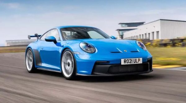 Както се вижда, споменатите нече модели са по-евтини от най-достъпните коли на Ferrari или Lamborghini. Но легендарното Porsche 911 GT3 е на техните нива, при това само като цена. Първото поколение на 911 GT3 беше представено през 1999 г. Текущата версия (тип 992), съществува от две години и е най-мощната от всички. Предлага се само със задно задвижване, като неговият 6-цилиндров двигател с атмосферно пълнене развива 510 к.с. и 470 Нм въртящ момент.

От 0 до 100 км/ч тази кола достига за 3,4 секунди, а от 0 до 200 км/ч - за 10,8 секунди, като максималната скорост е 318 км/ч. Може да се избира между изберете с механична или 7-степенна PDK автоматична скоростна кутия. При версията RS цената скача до 253 454 евро, а мощността вече е 525 к.с.