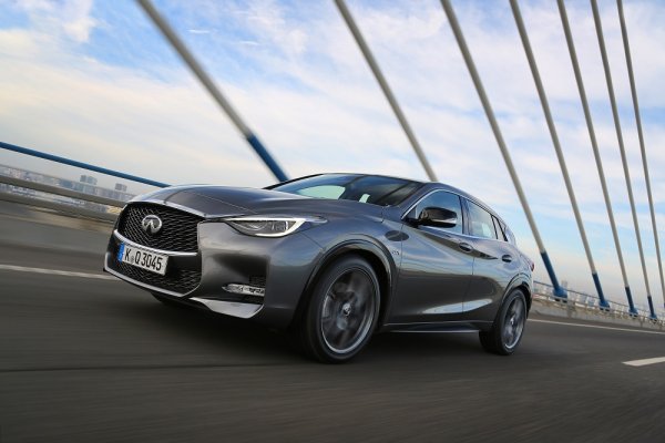 Infiniti Q30